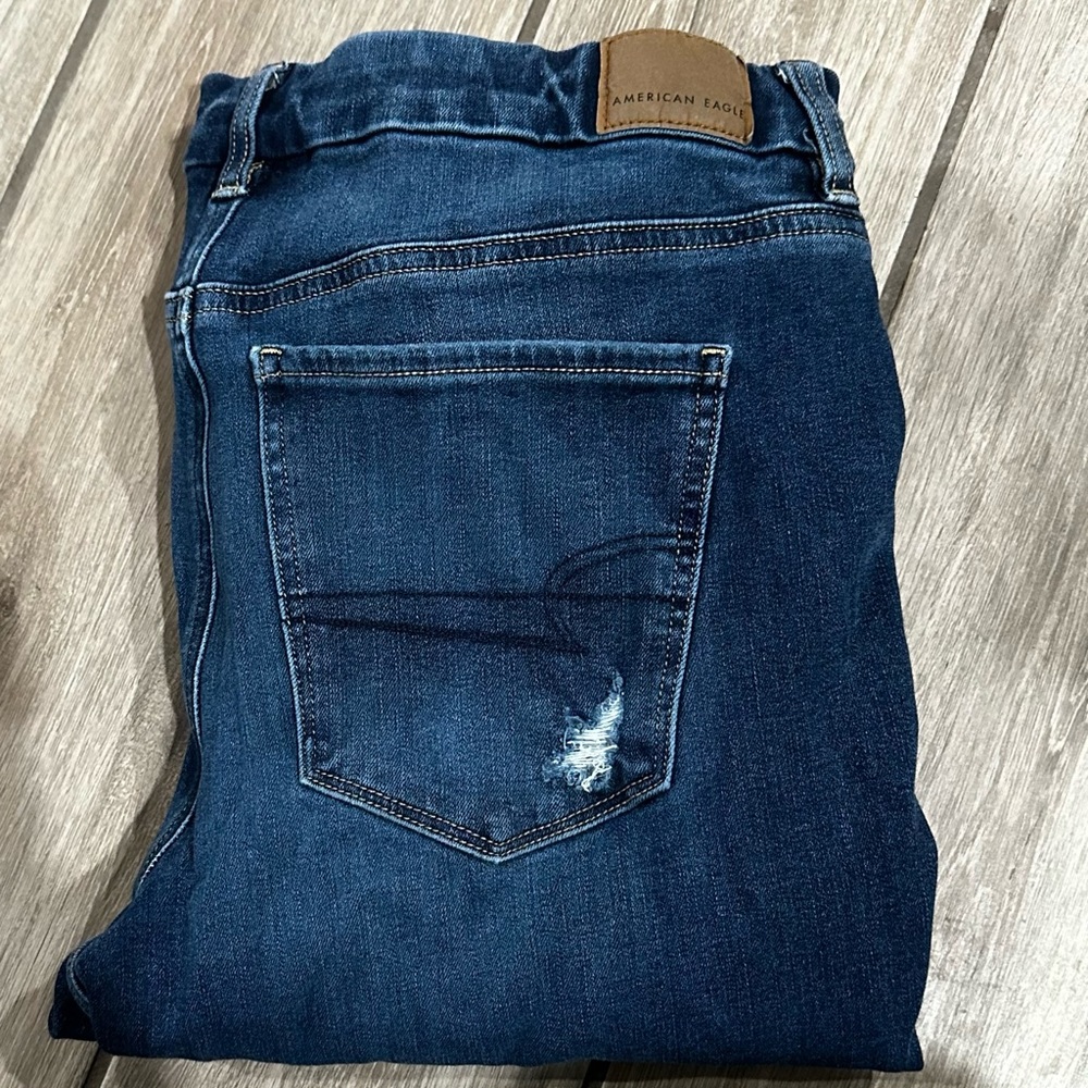 American Eagle Cropped Distressed Jeans